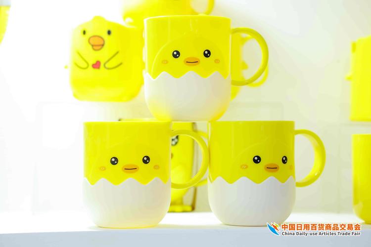 这些产品不仅具有艺术价值,而且实用性强,是家居装饰和日常使用的理想